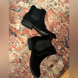 Women’s Black boots. Size 9. Worn once.